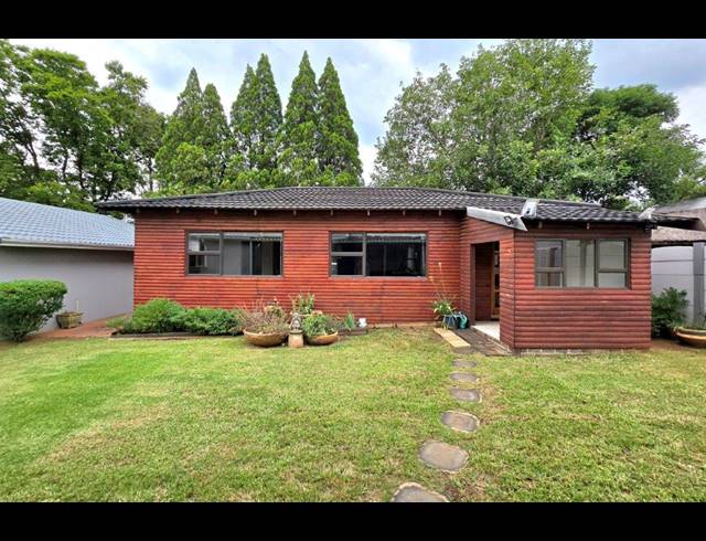 3 BEDROOM FREEHOLD FOR SALE IN BRACKENDOWNS